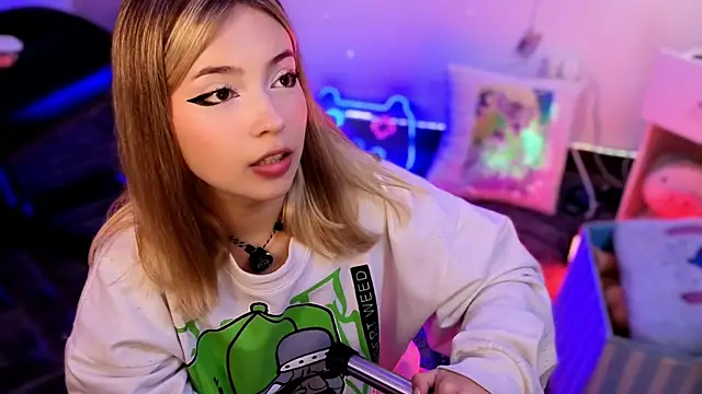 Chat XXX en directo de EmilyMiller_
