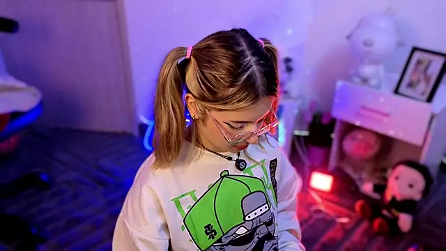 צ'אט XXX בשידור חי של EmilyMiller_