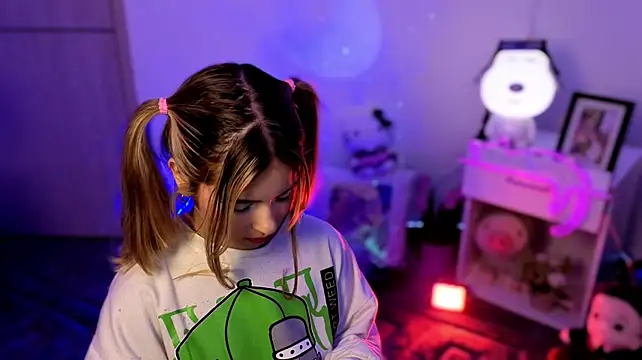 EmilyMiller_'s Webcam Show