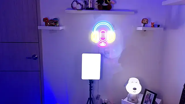EmilyMiller_'s Webcam Show