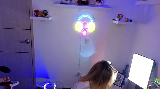 EmilyMiller_'s Webcam Show
