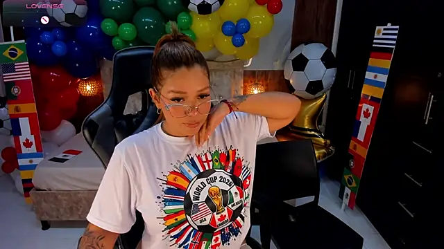 mia_18v's Webcam Show