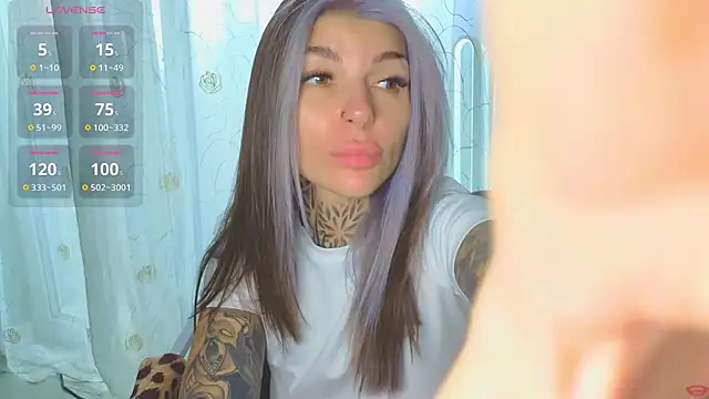 tattooedBabyyn Webbikameraesitys