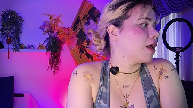 albaismynameX's Live XXX Chat