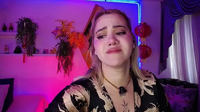 albaismynameX's Live XXX Chat