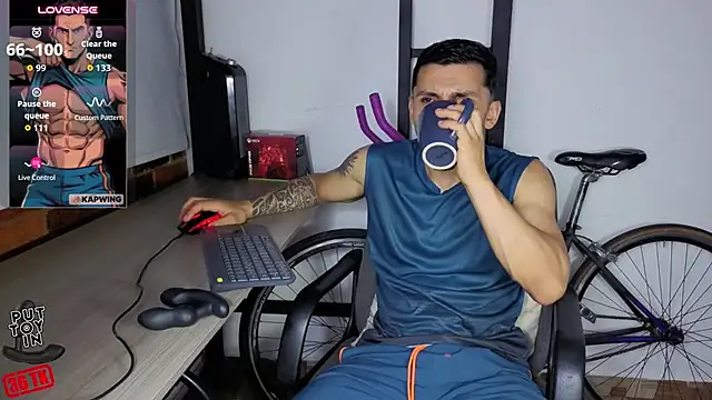 Marck_Muscle Webcam show