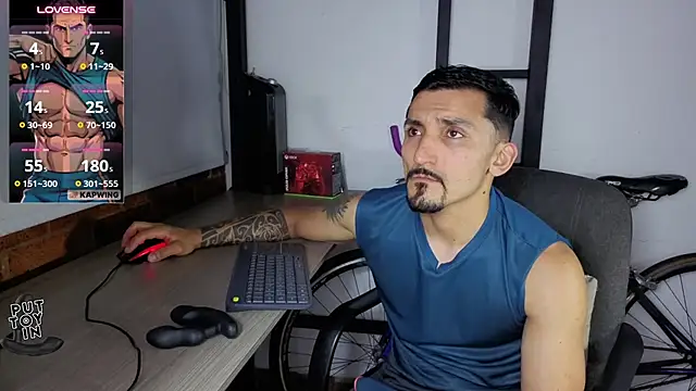 Pokazy przed kamerką – Marck_Muscle