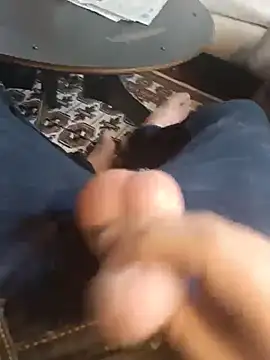 massive_cum Show in webcam