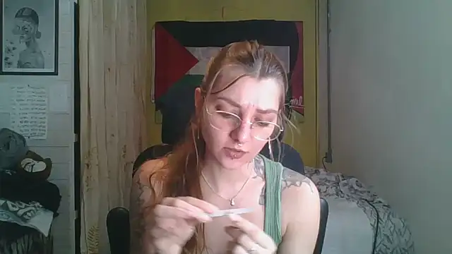 SweetyBabyDemon Show in webcam