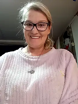 Chat +18 de irinamaux ao vivo