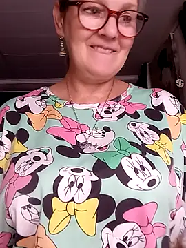 Chat +18 de irinamaux ao vivo