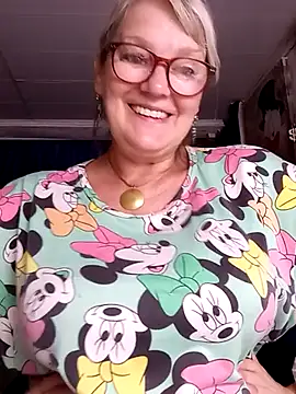 Chat +18 de irinamaux ao vivo