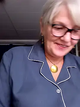 Chat +18 de irinamaux ao vivo