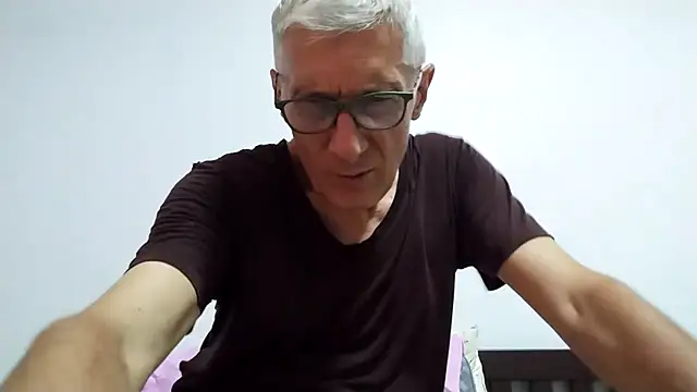 XXX chat uživo modela BIGUNCUTHARDCOCK