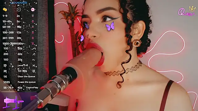 Show modela Queen_Deepthroat na web-kameri