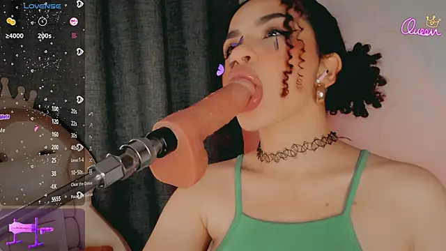 Show modela Queen_Deepthroat na web-kameri