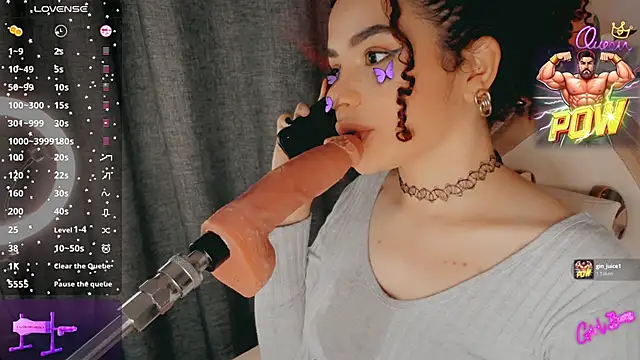 Queen_Deepthroat: διαδικτυακό σόου στην κάμερα