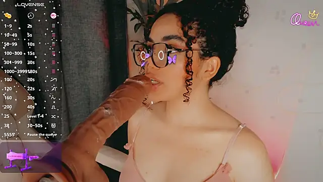 Queen_Deepthroat Chat XXX in diretta