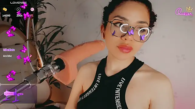 Show modela Queen_Deepthroat na web-kameri