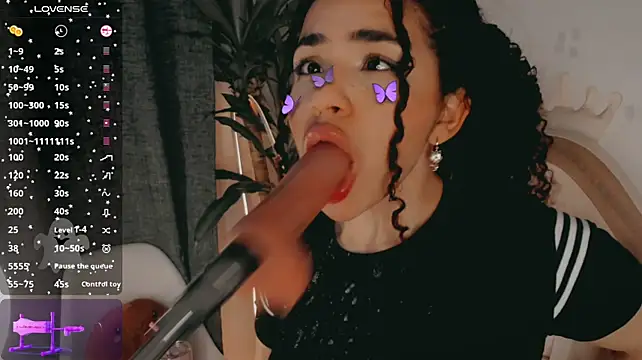 Pokazy przed kamerką – Queen_Deepthroat
