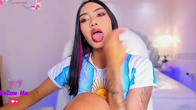 AzuraKindong's Live XXX Chat