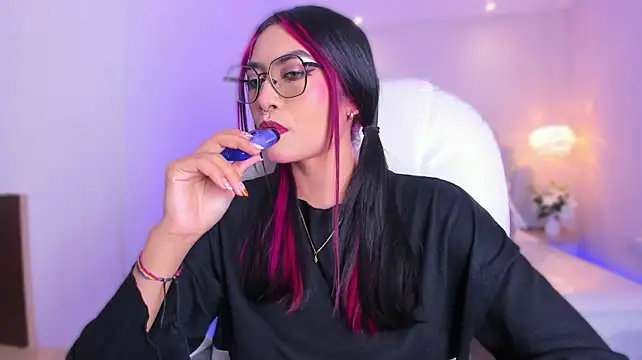 AzuraKindong's Webcam Show