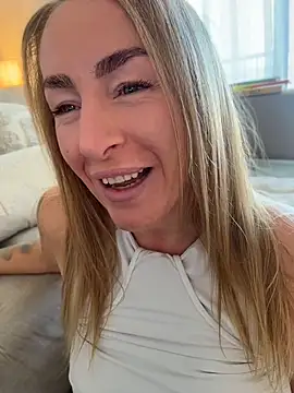 ChristinaSiemone's Live XXX Chat