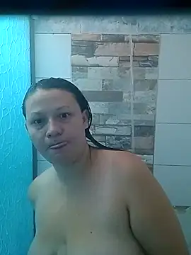 Nyla_velvet: διαδικτυακό σόου στην κάμερα