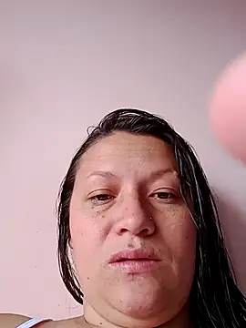 Nyla_velvet Adlı Modelin Canlı XXX Sohbeti