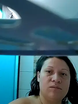 Nyla_velvet: διαδικτυακό σόου στην κάμερα