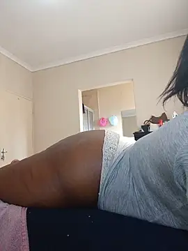 Chat +18 de curvybigAssxx ao vivo