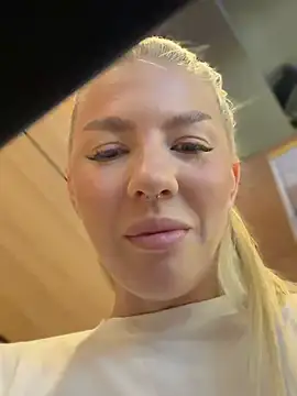 NewLale Show in webcam