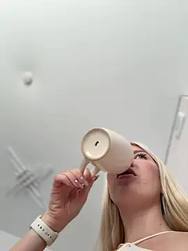 NewLale Show in webcam