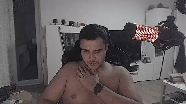 Show modela SharkLuigi na web-kameri