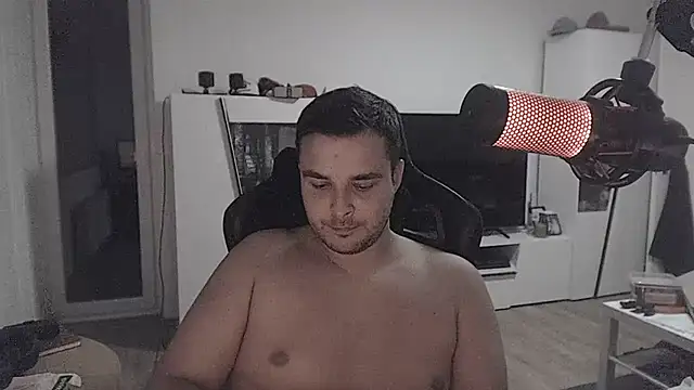 Show modela SharkLuigi na web-kameri