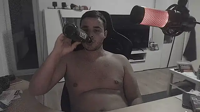 SharkLuigi Show in webcam