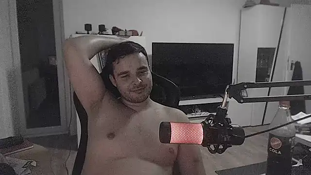 SharkLuigi Show in webcam