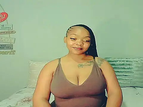 ebonyshy123 Adlı Modelin Canlı XXX Sohbeti