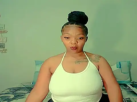 ebonyshy123 Adlı Modelin Canlı XXX Sohbeti