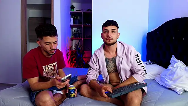 Two_sinzXX's Webcam Show