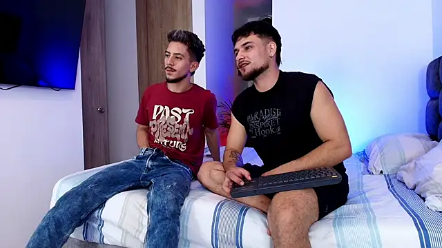 Two_sinzXX's Webcam Show