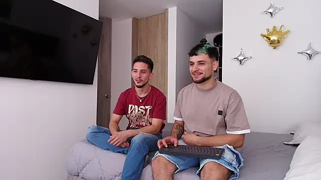 Two_sinzXX Show in webcam
