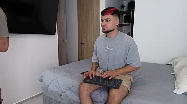 Two_sinzXX's Webcam Show