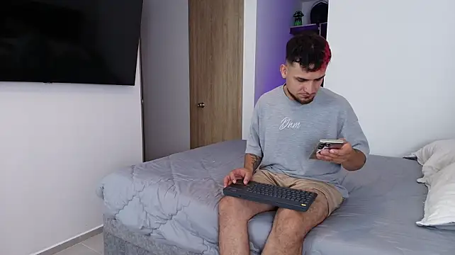 Two_sinzXX's Webcam Show