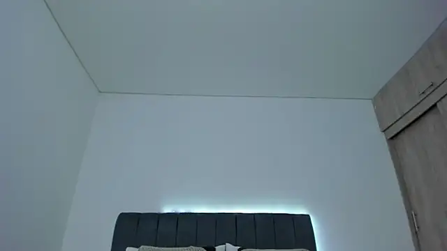 im_sarah34's Live XXX Chat