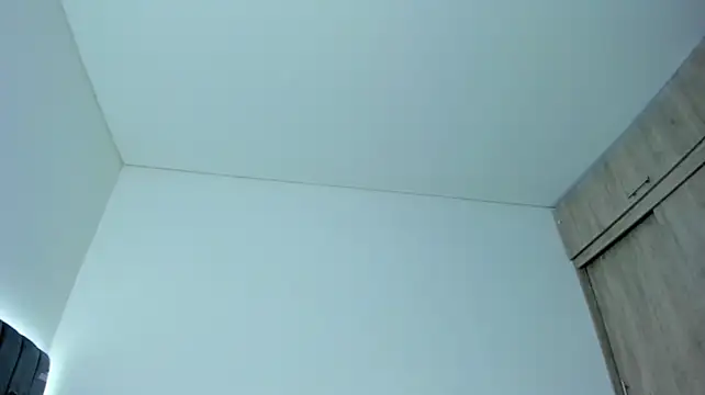 im_sarah34's Live Chat Room