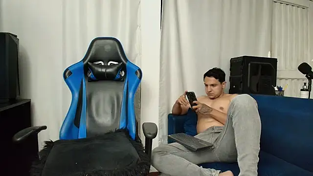hott_dicks Show in webcam