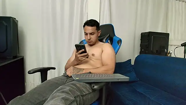 Pokazy przed kamerką – hott_dicks