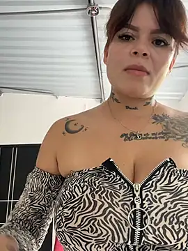 Sexy__GiirlのライブXXXチャット