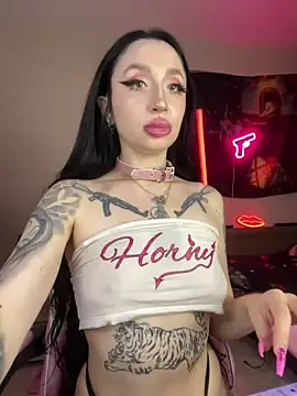 Pokazy przed kamerką – Molly__Moon